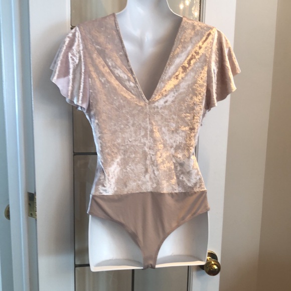 Elegant Crush Velvet V-Neck Bodysuit - Champagne - Picture 2 of 6